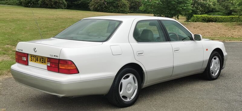 LEXUS LS 400 4.0 4dr Saloon 1998