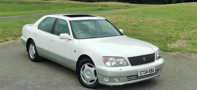 LEXUS LS 400 4.0 4dr Saloon 1998