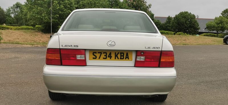 LEXUS LS 400 4.0 4dr Saloon 1998