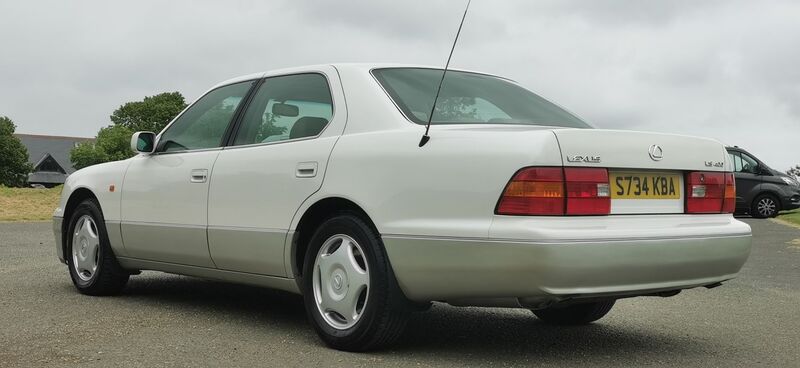 LEXUS LS 400 4.0 4dr Saloon 1998