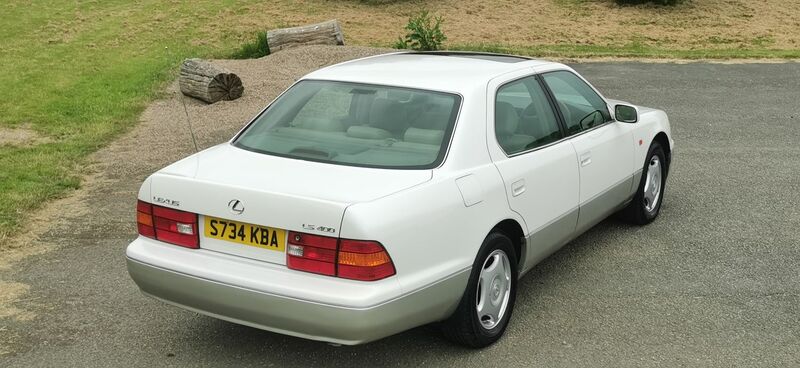 LEXUS LS 400 4.0 4dr Saloon 1998