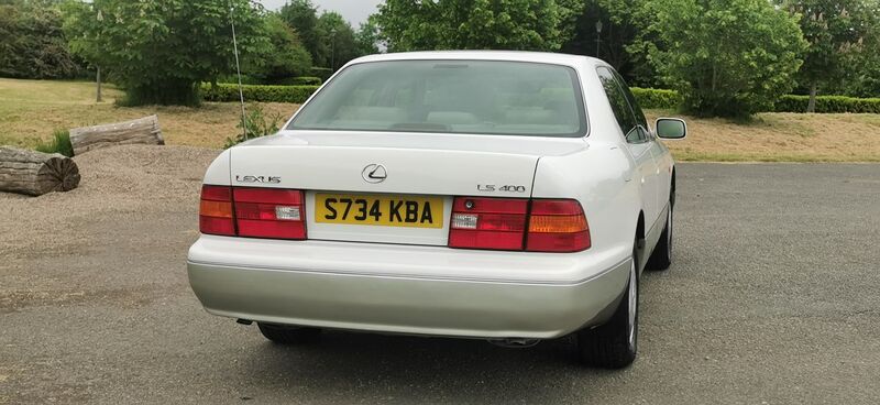 LEXUS LS 400 4.0 4dr Saloon 1998