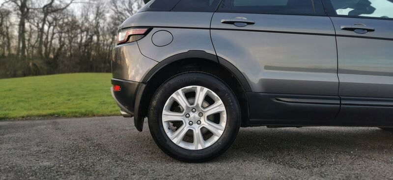 LAND ROVER RANGE ROVER EVOQUE 2.0 TD4 SE Tech Auto 4WD Euro 6 ss 5dr 2015