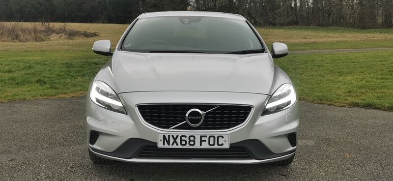 VOLVO V40 2.0 T2 GPF R-Design Pro Euro 6 ss 5dr 2018