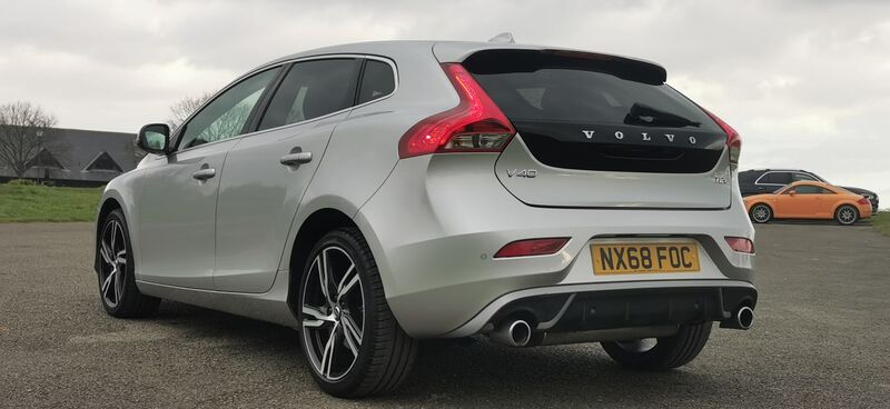 VOLVO V40 2.0 T2 GPF R-Design Pro Euro 6 ss 5dr 2018