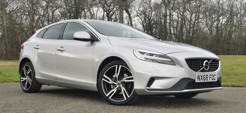 VOLVO V40 2.0 T2 GPF R-Design Pro Euro 6 ss 5dr 2018