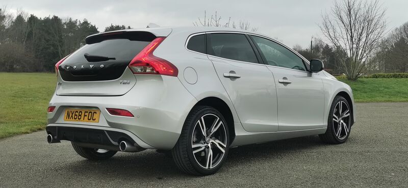 VOLVO V40 2.0 T2 GPF R-Design Pro Euro 6 ss 5dr 2018