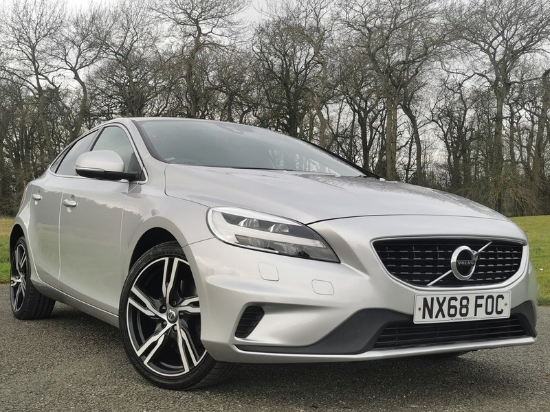 VOLVO V40 2.0 T2 GPF R-Design Pro Euro 6 ss 5dr 2018