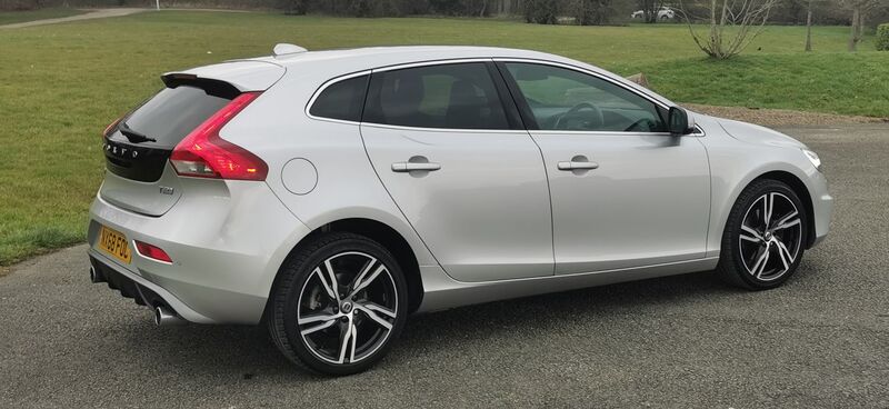 VOLVO V40 2.0 T2 GPF R-Design Pro Euro 6 ss 5dr 2018