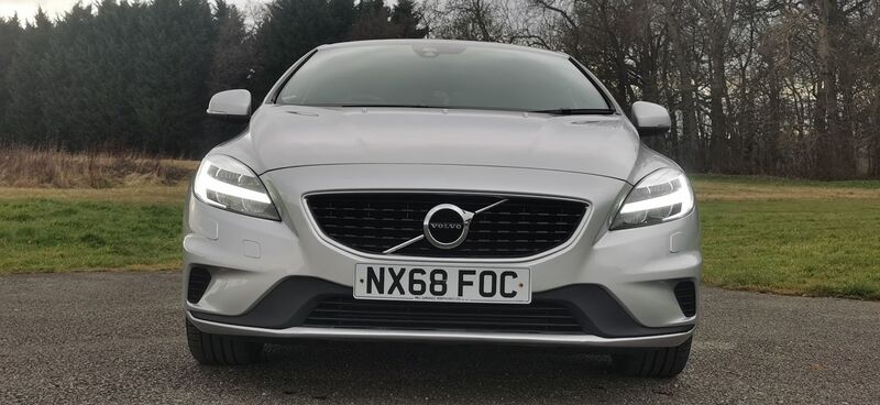 VOLVO V40 2.0 T2 GPF R-Design Pro Euro 6 ss 5dr 2018