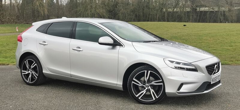 VOLVO V40 2.0 T2 GPF R-Design Pro Euro 6 ss 5dr 2018