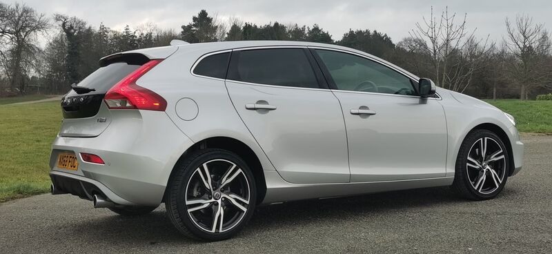 VOLVO V40 2.0 T2 GPF R-Design Pro Euro 6 ss 5dr 2018