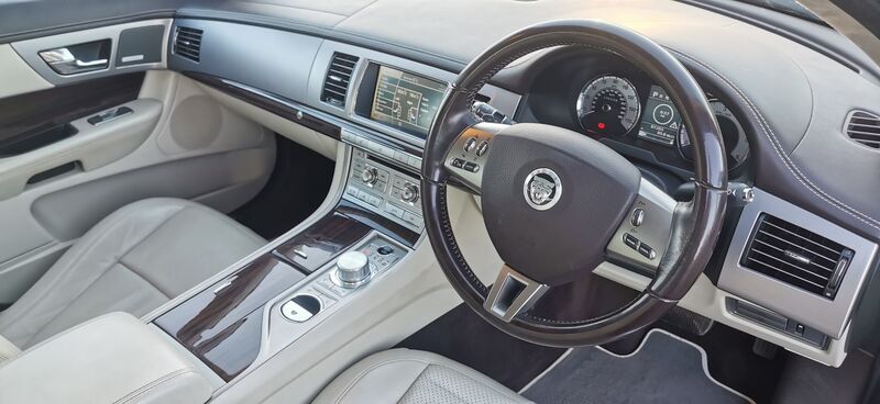 JAGUAR XF 3.0d V6 Portfolio Auto Euro 5 4dr 2011