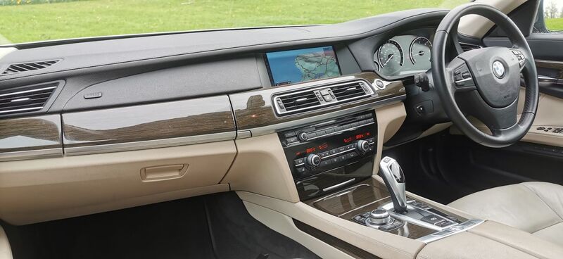 BMW 7 SERIES 3.0 730d SE Luxury Edition Auto Euro 5 4dr 2011