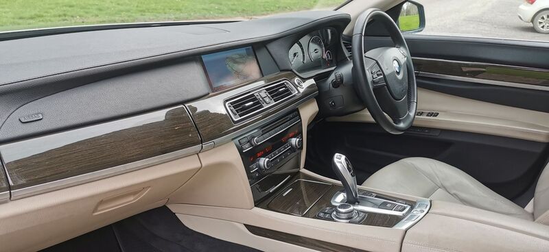 BMW 7 SERIES 3.0 730d SE Luxury Edition Auto Euro 5 4dr 2011