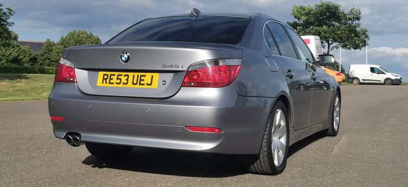 BMW 5 SERIES 4.4 545i V8 SE Auto 4dr 2004