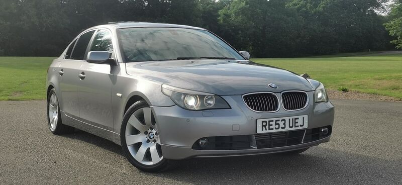 BMW 5 SERIES 4.4 545i V8 SE Auto 4dr 2004