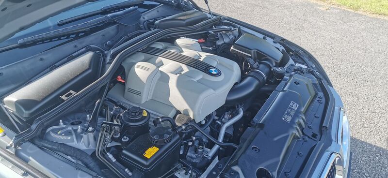 BMW 5 SERIES 4.4 545i V8 SE Auto 4dr 2004