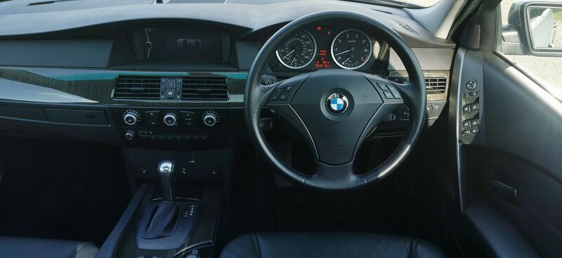 BMW 5 SERIES 4.4 545i V8 SE Auto 4dr 2004