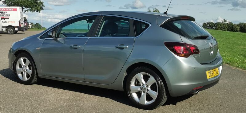 VAUXHALL ASTRA 2.0 CDTi SRi Auto 5dr 2011