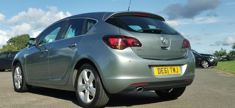 VAUXHALL ASTRA 2.0 CDTi SRi Auto 5dr 2011