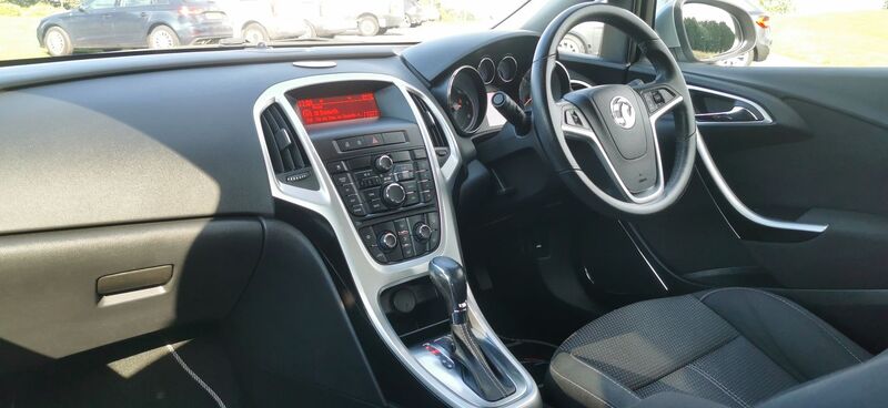 VAUXHALL ASTRA 2.0 CDTi SRi Auto 5dr 2011