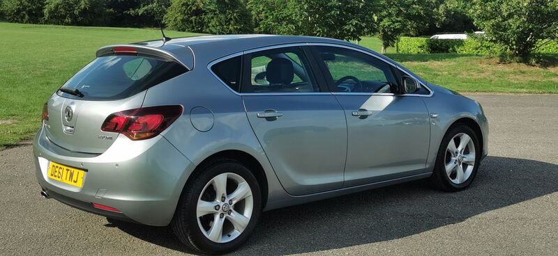 VAUXHALL ASTRA 2.0 CDTi SRi Auto 5dr 2011