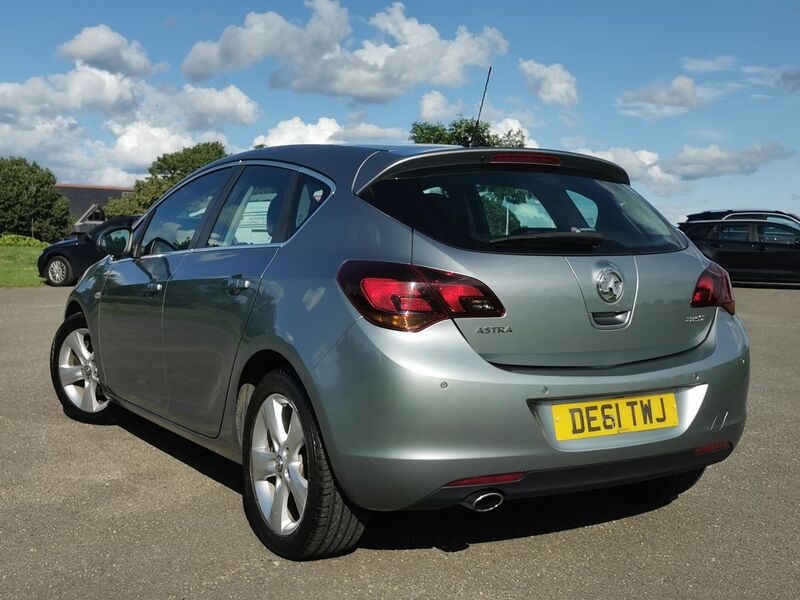 VAUXHALL ASTRA 2.0 CDTi SRi Auto 5dr 2011