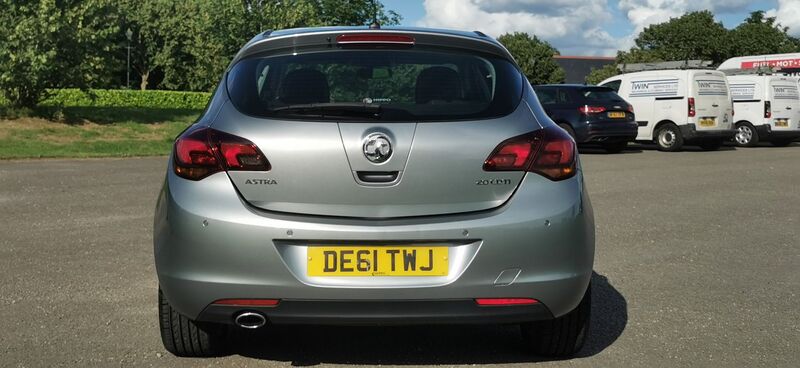 VAUXHALL ASTRA 2.0 CDTi SRi Auto 5dr 2011