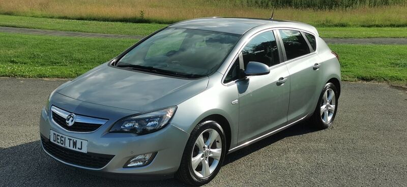 VAUXHALL ASTRA 2.0 CDTi SRi Auto 5dr 2011