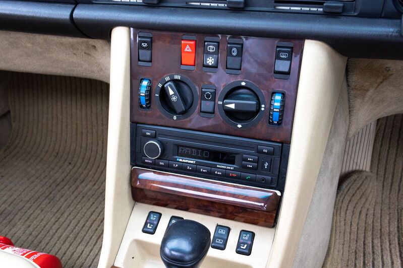 MERCEDES-BENZ SEC SERIES C126 560 SEC Flagship Coupe 2dr 1990