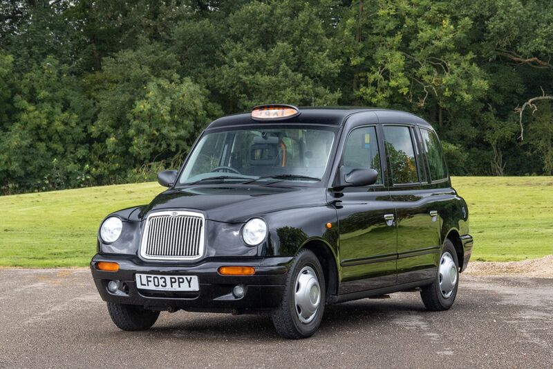 LONDON TAXIS INTERNATIONAL TXII London Taxis International TX2 Gold Taxicab 2003