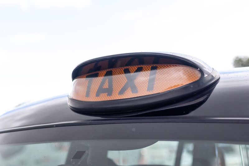 LONDON TAXIS INTERNATIONAL TXII London Taxis International TX2 Gold Taxicab 2003