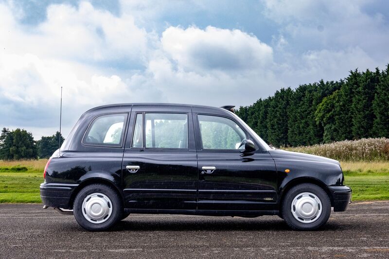 LONDON TAXIS INTERNATIONAL TXII London Taxis International TX2 Gold Taxicab 2003