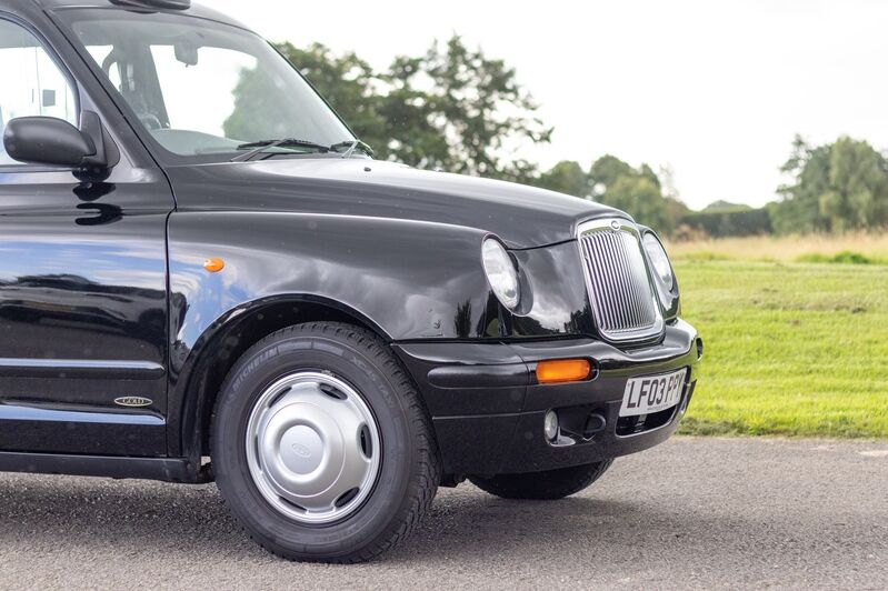 LONDON TAXIS INTERNATIONAL TXII London Taxis International TX2 Gold Taxicab 2003